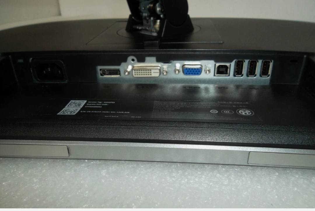 شاشةDell حجم 24 للبيع مستخدمة
السعر 65 شامل التوصيل بيها خطين خفاف بالشاشة بس شغالة
Dell P2414H Monitor 24" Full HD LED 1080p 4-Port USB DP DVI VGA P2414Hb 524N3


**إذا كنت صاحب هذا الإعلان وتريد حذفه لأي سبب، رجاءا أرسل رسالة إلى الدعم الفني**