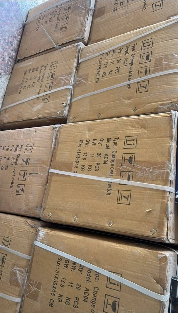 كارتون جينج اوفر ABM
كارتون جينج اوفر 20 قطعه السعر بس 200 الف
يعني قطعه 10 الف بس 
العدد بس 50 كارتون
-----
حماية من الفولتيه العاليه 
بارد مشترك
2 فيوز حمايه 
اطفاء مولد ذاتي 4 خطوط
كارت
 ***********
