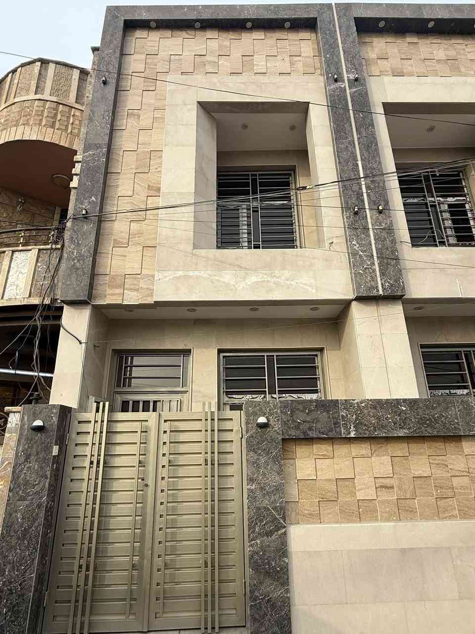 سلام عليكم مشتملات تون للبيع المساحه ٦٤ متر
بناء. حديث الواجهه ٤. والنزال. ١٦. متر.  مقابيل. ساحه لايوجدجار

المحتويات. استقبال. ومطبخ. وحولي وخدمات. وغرفه نوم الطابق لارضي 

الطابق الثاني.  غرفتين نوم  مع خدمات. زيرو مامسكونات 

لاستفسار. لاتصال او مراجعه شركه الأقمار لكائن البنوك شارع الكنيسه.  

***********☎️
