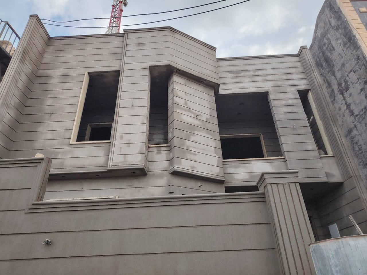 لسنى الوحيدين لكننى الافضل
لبخ سمنت درجه اولى
لبخ عدل ونقش ملكي 
اسعار مناسبة  وشغل درجة اولى 
متواجدين في العلم  وتكريت والرزق على الله 
***********
