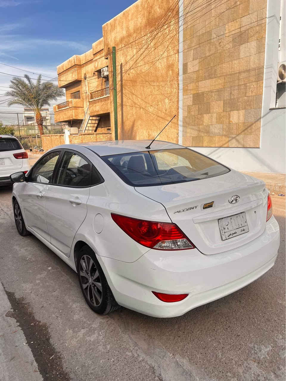السلام عليكم 
اكسنت 2015 خليجي بلو فتحة سقف 
خمسة ويل كب تحكمات شاشة كاميرا 
مكينة 1600 دوش وباقي المواصفات المعروفة 
السيارة على ايد وحدة استلام شركة 
صارت بيها طخة خفية بالجاملغ الامامي الايمن ونصبغ والباقي مكفول 
مكاني بغداد 
السعر 110
رقم الهاتف *********** بغداد, العراق
