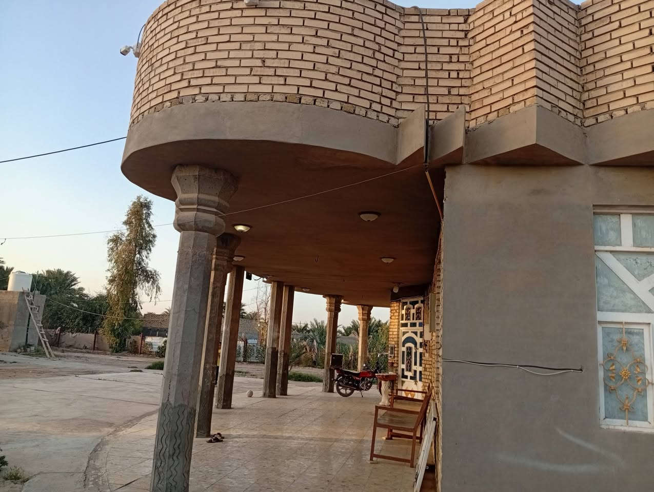 بيت للبيع المساحه 3دونم عقد زراعي 
مساحة البناء تقريبا 300 توجد كافة الخدمات ماء أسأله  كهرباء مع مولد  تبليط مدارس قريبه اعداديه متوسطه ابتدائيه توجد داخل الأرض حقول عدد 2
مع مخزن اعلاف .
المكان منطقة المطر قرب مدرسة الاحرار باقي التفاصيل الاتصال علئ الرقم 
***********
