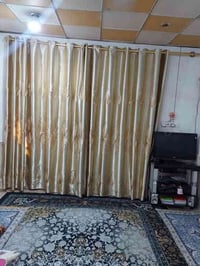 يحتوي استقبال ومطبخ وصحيات وطارمه   والطابق الثاني غرفه وصالة وصحيات  ...