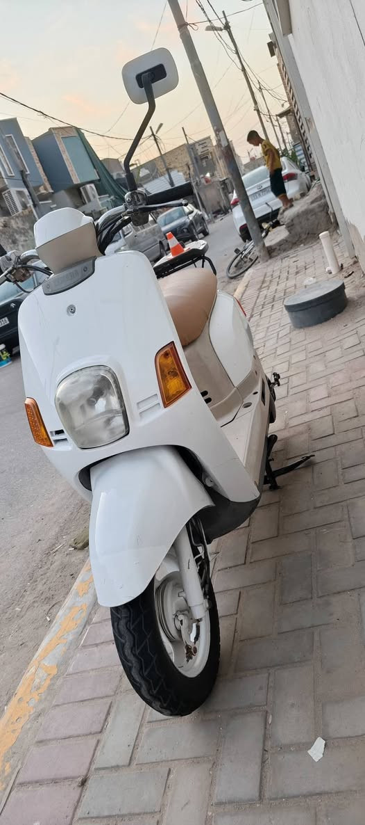 السلام عليكم
ماكس بوليسي للبيع السعر ٤٧٥ الف 
داخل كريمي 
مكينه مفتوحة
ناعمه خرسه شرط 
نكره سلف بكل وقت  هندر شغال
كلج امامي رياضي 
خرز رياضي
كلج خلفي جديد 
قايش كلجات رياضي توبو 
كهربائيات شغالة 
عالي زنون
ناصي اصفر 
اشاير  شغاله 
نواقص هورن وبريك امامي وقبق بانزين فقط 
العنوان الديوانية حي الفرات شارع التجاوز مقابل عماره حمورابي
***********
