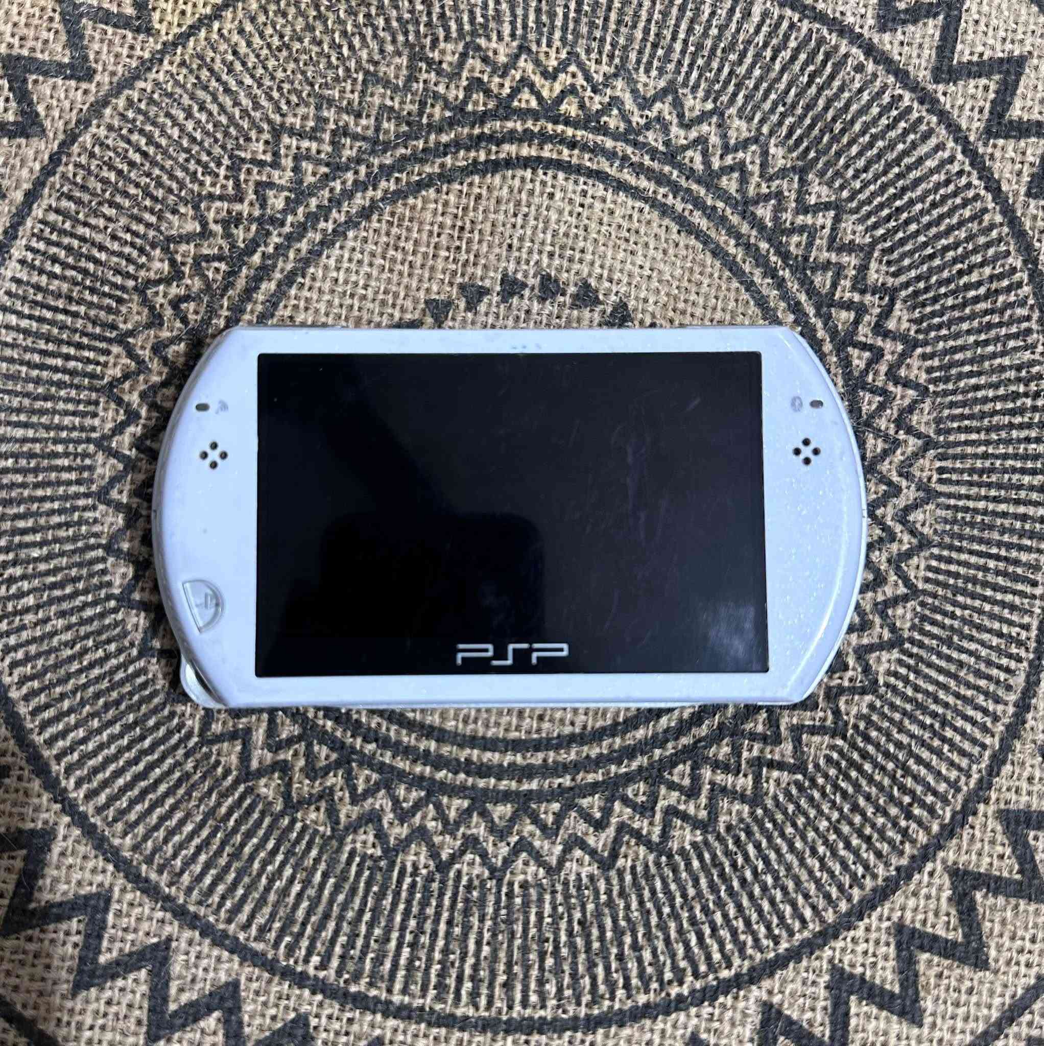 psp go
بدون شاحن او كرتونه،
شغلته مره وبعد مشتغل يمكن رايدله بطاريه ابيعه على وضعه
75 الف قفله.


**إذا كنت صاحب هذا الإعلان وتريد حذفه لأي سبب، رجاءا أرسل رسالة إلى الدعم الفني**