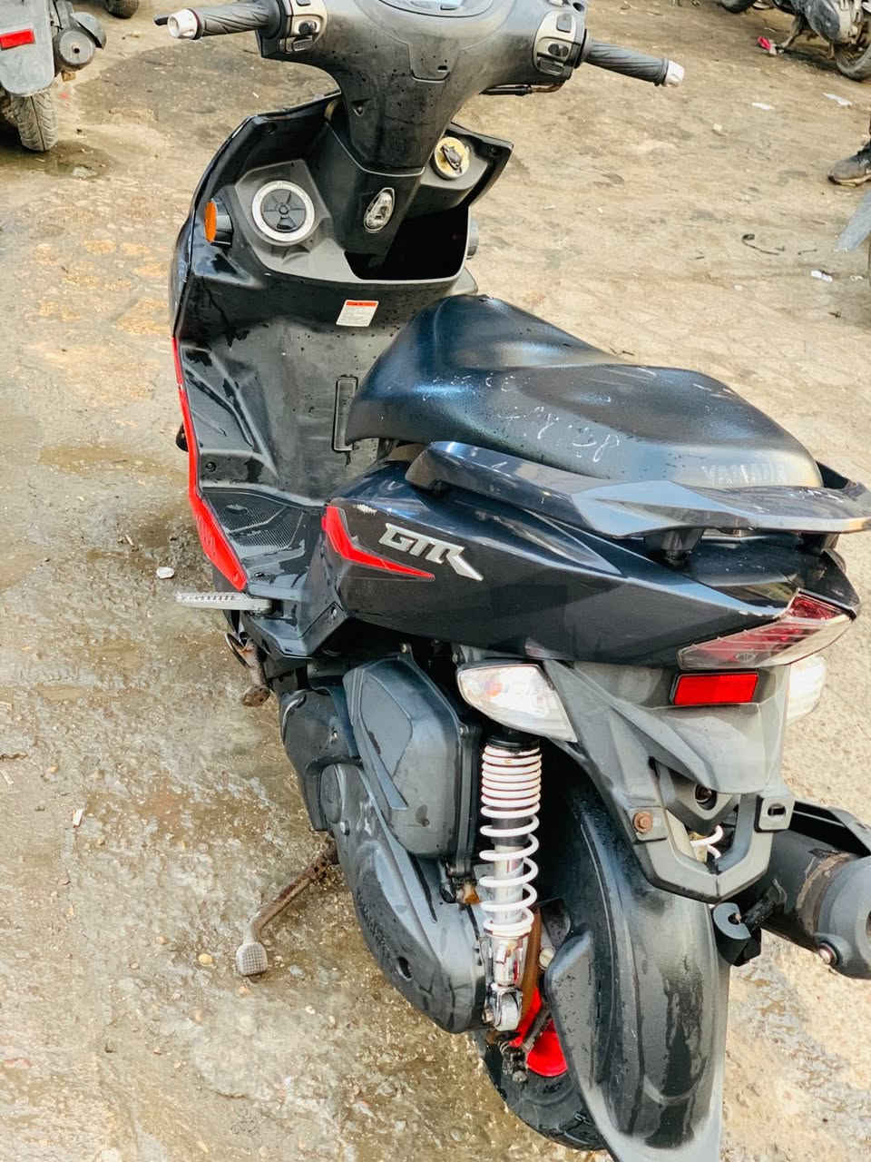 سلام عليكم من رخصت ادمن الكروب جيتي آر خمسينه للبيع دراجه مال رنبه وبرغي مابيها نقص وتجي وتشوف بعينك إذا بيها برغي نقص تأخذها بلاش السعر 1150 رقم تلفون *********** والدراجة 2015 وآسف عله أطاله.
