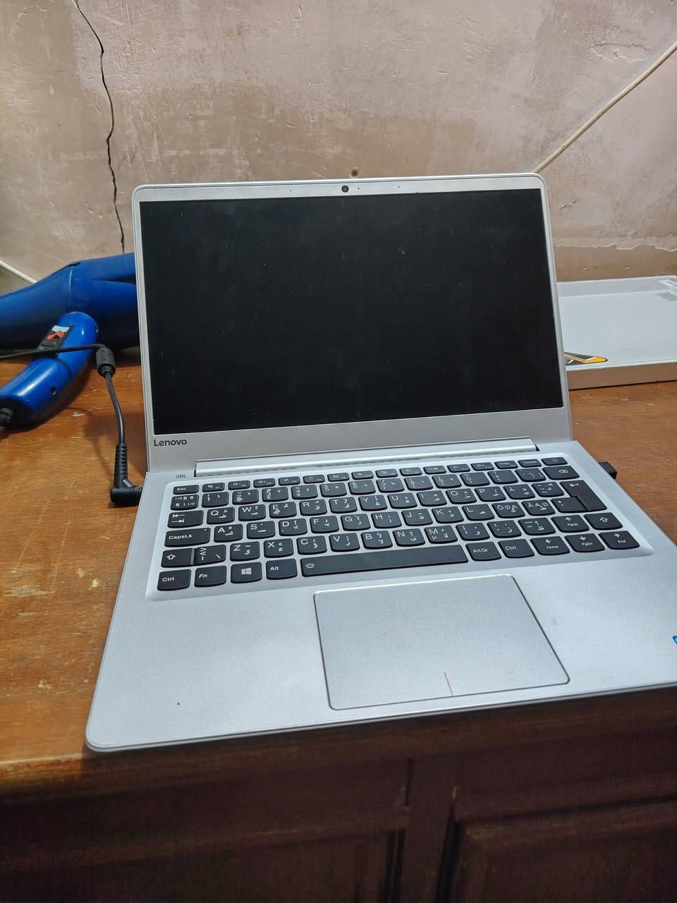 Lenovo idepad  710s
i5 7th
ram 8 
كارت انتل 4 كيكا داخلي 
hard 256 ssd 
بطارية 2 ساعات 
وزن 1.5 كيلو


**إذا كنت صاحب هذا الإعلان وتريد حذفه لأي سبب، رجاءا أرسل رسالة إلى الدعم الفني**