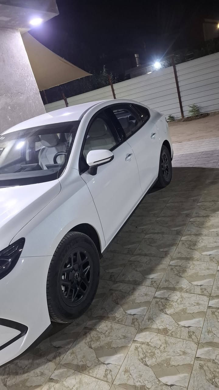 السلام عليكم 
بي وايدي 25 مكفول رقم بغداد 
ماشيه 5000 
رايده 19مليون و 750 
هذا رقمي ***********
