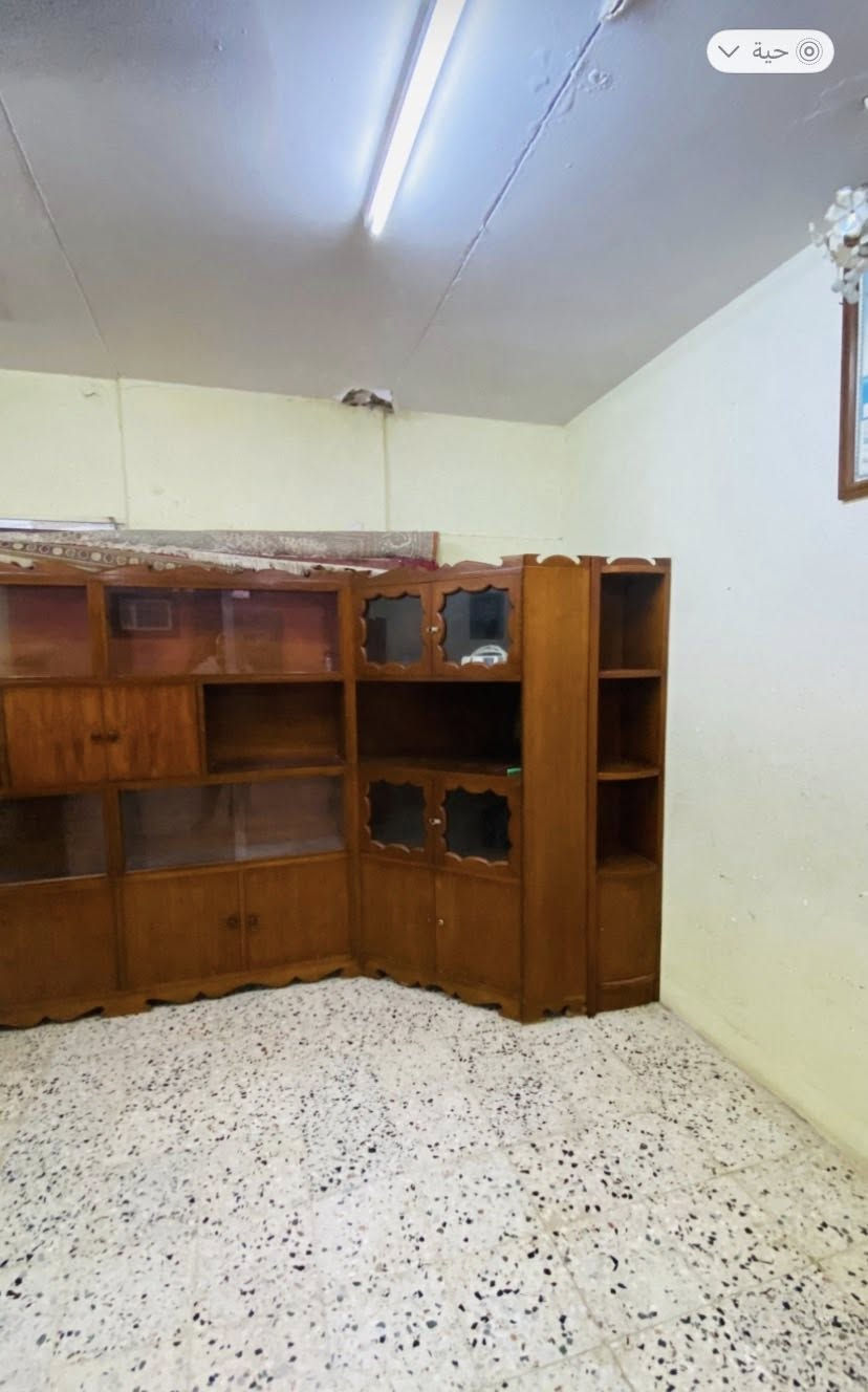 معرض للبيع شغل درجه أولى خشب صاج يصلح 

معرض للمواعين او مكتبه عملاقة 

يتكون من ٤قطع وزوايه ثنين 

ارتفاعة مترين وعرض ٤متر 

سعرة ٨٠٠الف وبي مجال 

العنوان خور الزبير :  للاستفسار ***********
