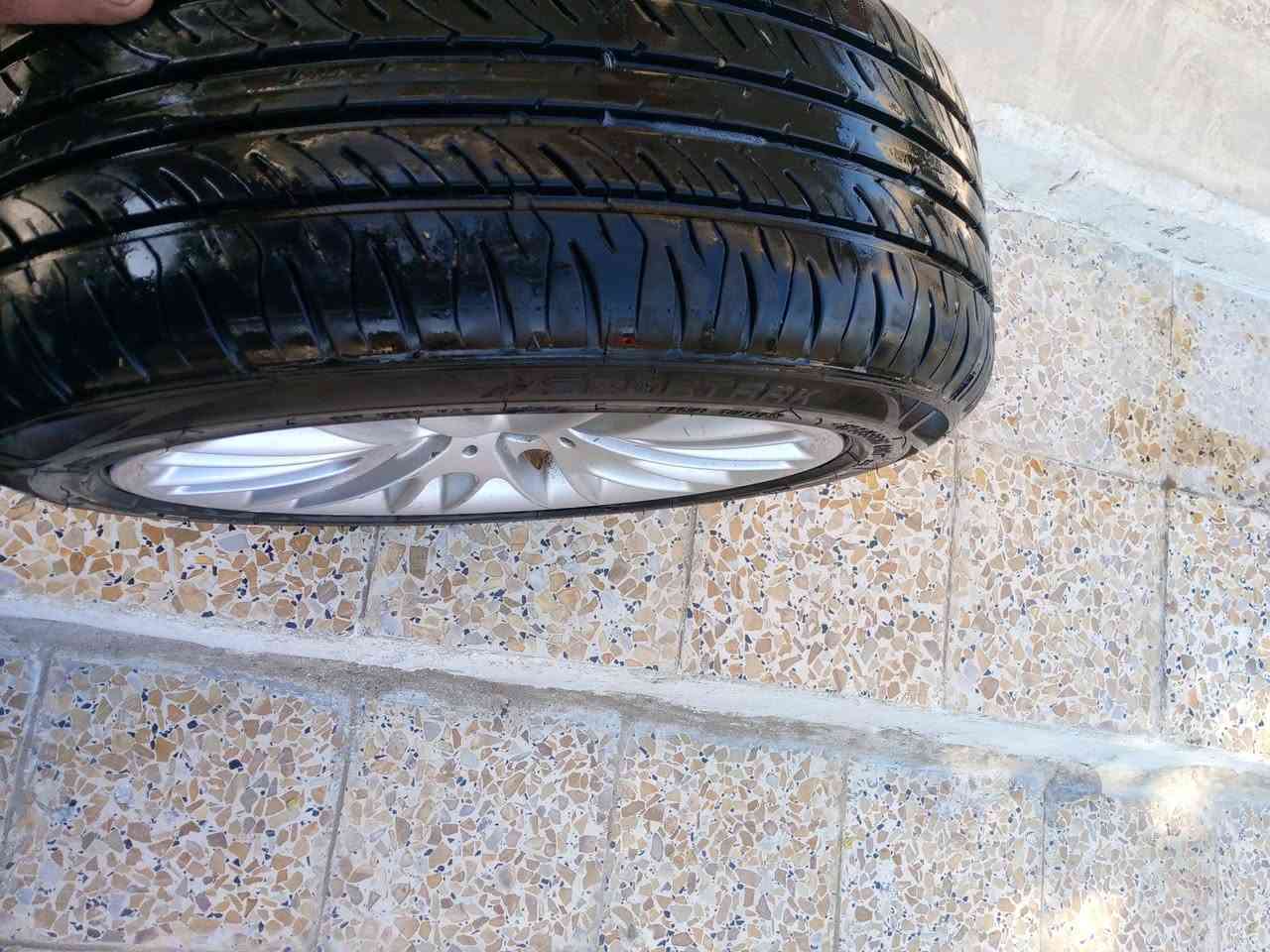 السلام عليكم ويل حجم ١٦ اصلي  عدد ١  بي تاير نضيف  *********** مكاني بصره
