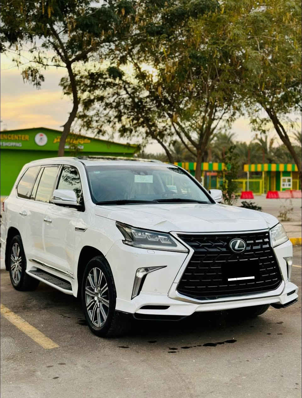 لكزز بريم اصل  
LEXUS LX570 S SPORT+
الموديل :2017
اللون: ابيض
المحرك  8 سلندر
رقم بغداد مميز 
_________
بصمه
سلايت روف 
جكات
كراسي كهرباء 
كراسي تدفى وتبريد 
كراسي الخلفيه كهرباء + تبريد
استيرين كهرباء 
شفتات استيرين
داخل قرميدي 
شحن الهاتف لاسلكياً
رادار
تحديد مسار
كروس سرعة
شاشات 
نظام AUTO START
هاندبريك دكمة AUTO HOLD
نظام DETECT OFF
نظام مانع انحدار
 تحكم (جهتين امامي+جهتين خلفي)
دبل حساس (امامي+خلفي)
فور ويل
تشغيل عن بعد
اشارة بالمري
مري كهرباء(شفط)
#نقطة_عمياء
لايت عدسة زنون(عالي+ناصي)
لد أمامي خلفي

—————-
سياره بيها دلعه فوك صفحه وحده من براغي مفتوحه وباقي كفاله 
السعر 580 وبيها مجال بسيط للطيبين 
السياره كفاله عامه 
مكان السياره : بابل 
***********
