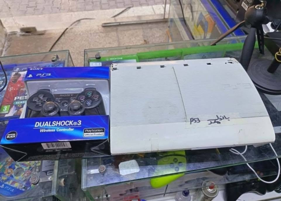 بلي 3 سوبر سلم 
محمل بي العاب كامل ملحقات مع يده وكيبلاته 
سعره 125 الف
متوفر توصيل لكل العراق 
مفتوح تنظيف بي ضمان من اي خلل او مشكله
للحجز واتساب ***********

