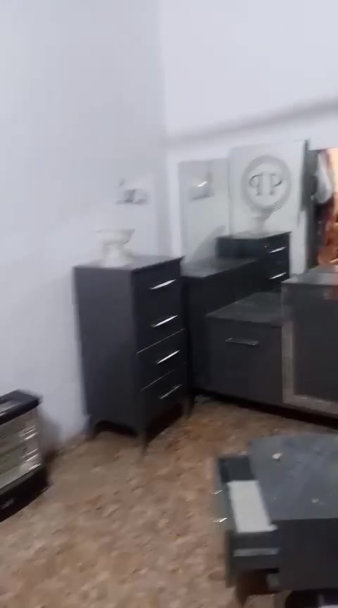 غرفة اخشاب تركي للبيع نضيفه  تتكون ٨ قطع   
‏‪0782 710 3766‬‏ سعرها  ٤٠٠  الف
