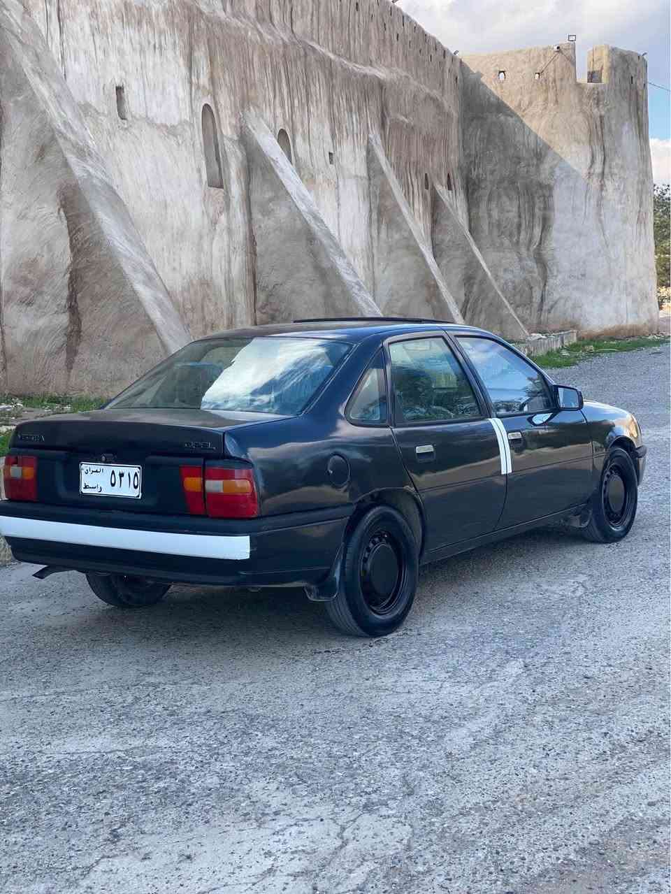 ئؤپل فيكترا ١٩٩٠ 
ئارم بلاستيك هةولير 
مةكينة ١٨ 
پاوةر 
Abs
جوار تاية ويلي لؤك 
ناو داخيلي لؤك 
تازة پةم عام كراوةتةوة  بؤ جواني 
ليدراوي و خايسي نية بة شةرتي فةحس 
موس و براوةي بة شةرت 
سةرةدةبلي بة شةرت 
بريك و ئيستؤپي تازة جاك كراوةتةوة ئيش دةكات 
لايت و جواري و سةكنيشي ئيش دةكات 
سلايدي ئيش دةكات 
نقوستاني تيا بوو بوتي جاك دةكةمةوة بة شةرتي فةحس يةك  دينار نقوستاني نية 
گير و مةكينةي بة شةرتي ١٠٠ فيتةر 
شوين كؤية 
نرخي ٢٧ وةرةقة 
***********
*********** كويسينجاك, أربيل
