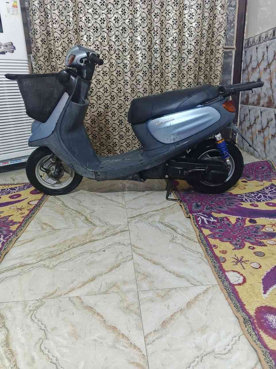 السلام عليكم دراجه للبيع منغولي موديل 2003كهربائياته كله شغاله سلف هندر ما مفتوحه سعر400مكان كربلاء حي العامل الاتصال على رقم***********
