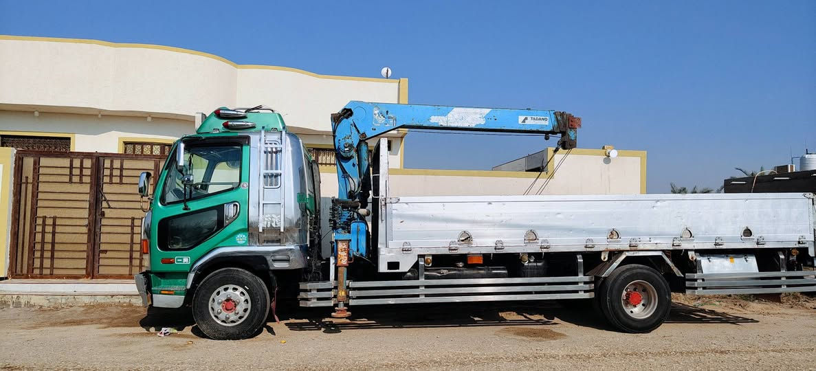 كرين للبيع ميتسوبيشي كرين جاهز خير من الله سلايتين شاصي كفاله القماره ما ناقصه اي شي بدي 6 مكينه توني مجفته شغل اهل النجف  سنويه 2027  موديل 99سياره مداور بساعته  السعر 195 رقم *********** مكانها ناصريه
