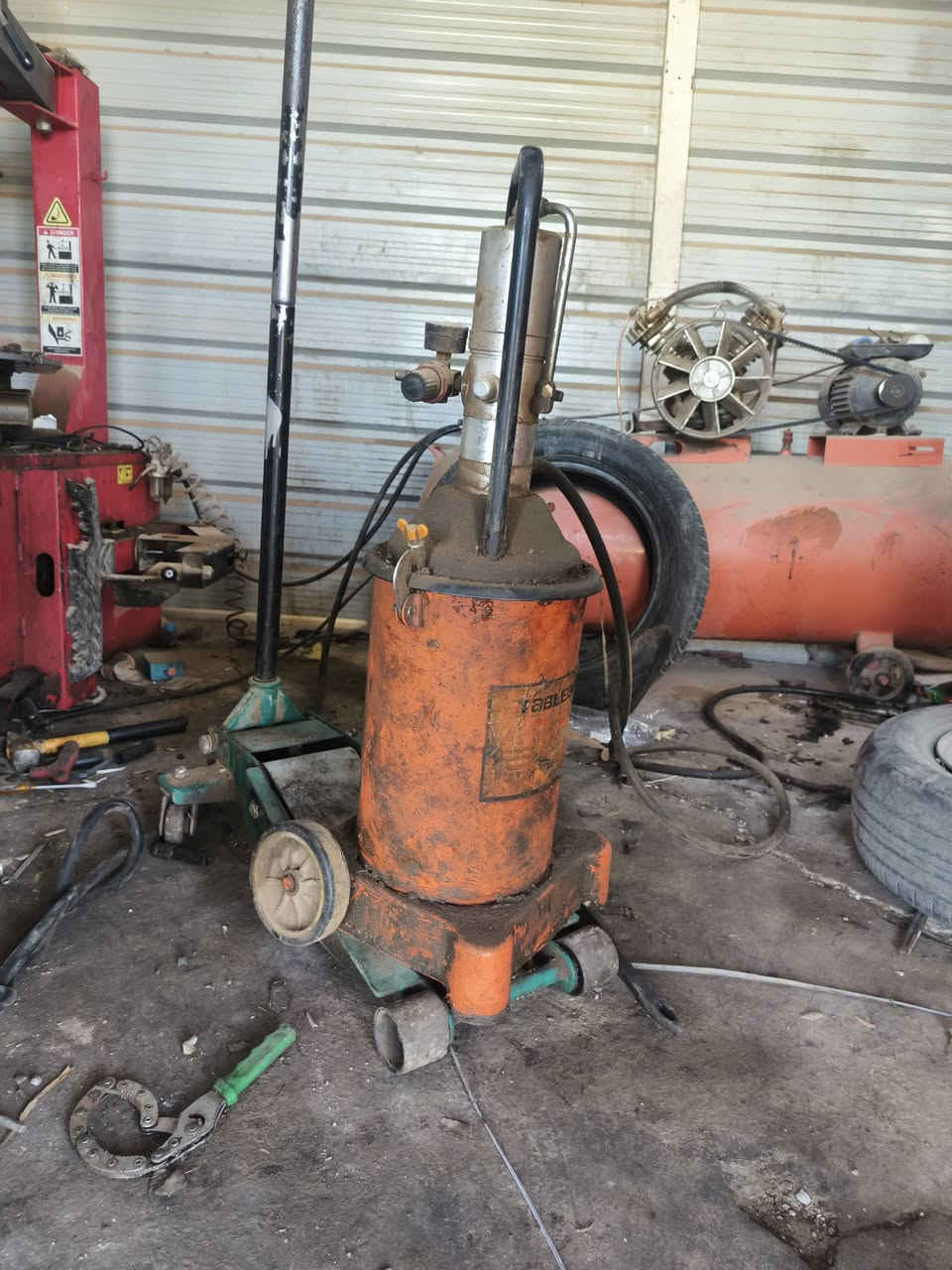 للبيع سقيفة ٦×٦  +خالعة + مشحمة هواء / *********** محمد البنرجي
