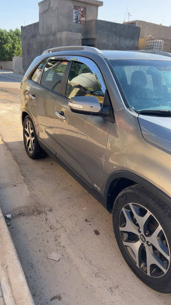 السلام عليكم
سورنتو 2015

 7راكب 

نضام فور ويل 

مانع نزلاق 

تبريد قطعتين 

مكينه جديده  ونضيفه 

تحكمات صوتيه 

 رقم الماني 

 رقم ***********
