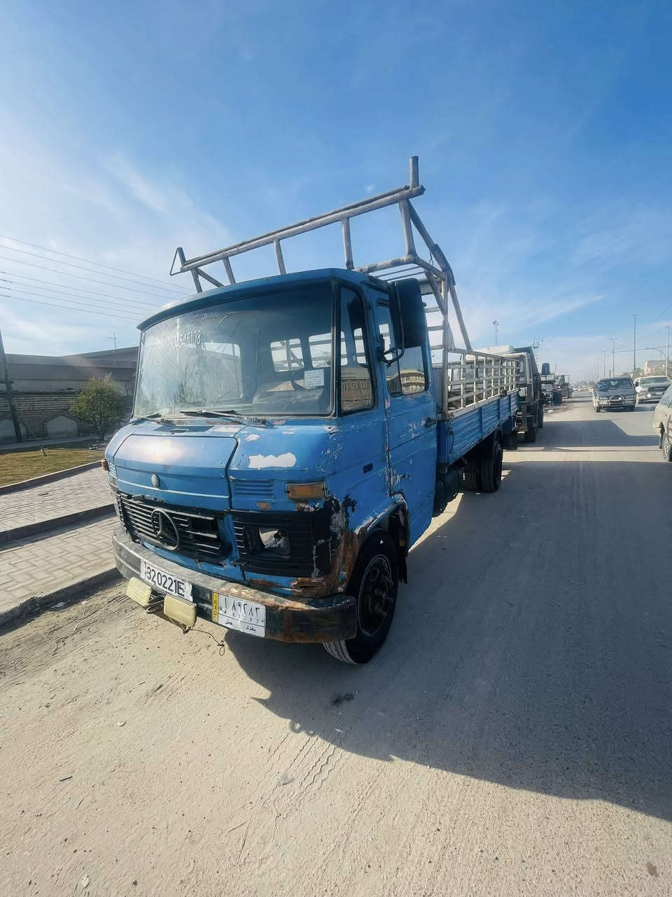 السلام عليكم مارسدس حمل للبيع 2طن موديل ثمانينات  رقم بغداد بسمي  سياره شغاله بيه بعض النواقص
35ورقه مكاني شهداء البياع
رقم الهاتف ***********
