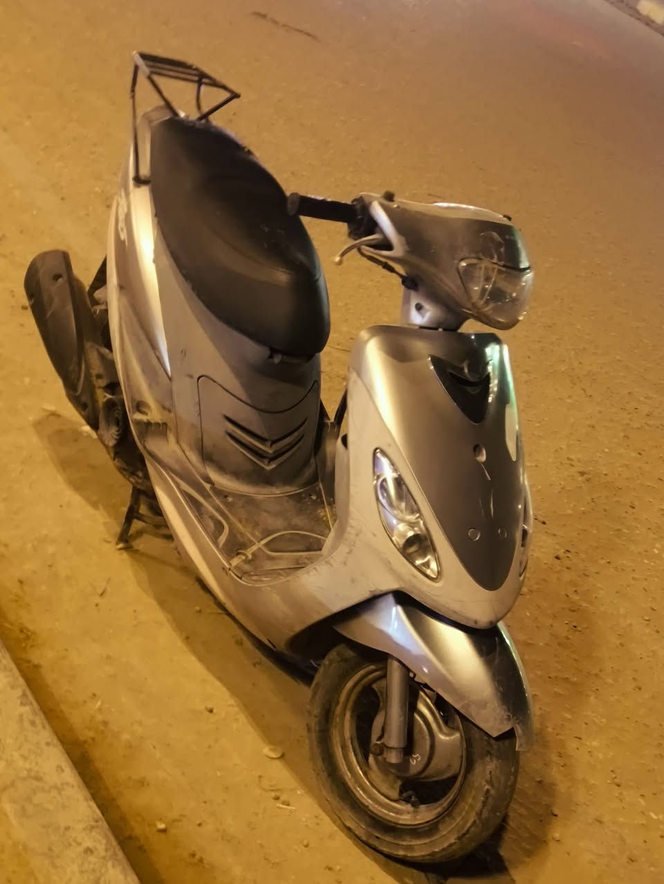 ماكس منغولي لبيع دراجه صارلهه 6اشهر من طالعه من الوكيل نضيفه كفرات ختم واحد ماكنهه ديوانيه الاسكان *********** اتصل او خاص وبيك خير وتدلل
