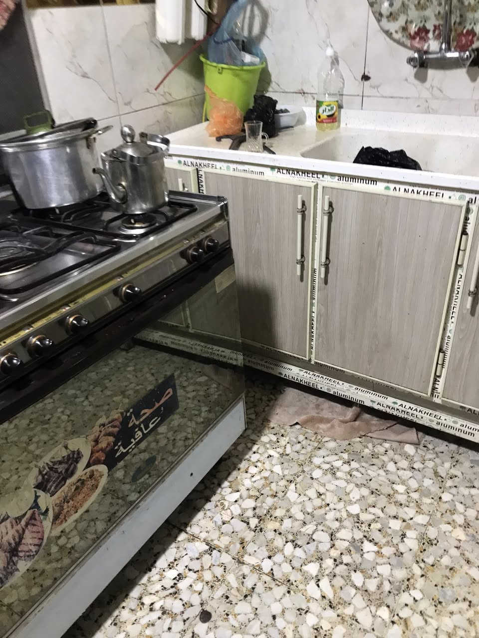 السلام عليكم دار للبيع مساحه ١٠٥م واجهه ٥ونص ونزال ٢٠ مسلح طابو صرف في الكماليه شارع المصرف يحتوي على استقبال مطبخ صاله غرفة نوم وخدمات والثاني غرفة نوم وخدمات السعر ١٣٠مليون بي مجال المراجعه مع مكتب دلالية ابو فراس العتابي *********** وابو محمد الشمري ***********🌹🌹🌹
