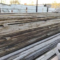 خشب للبيع نظيف تقريباً 11مكعب لو أكثر   بس اللوح ال4متر 6مكعبات / وياه...