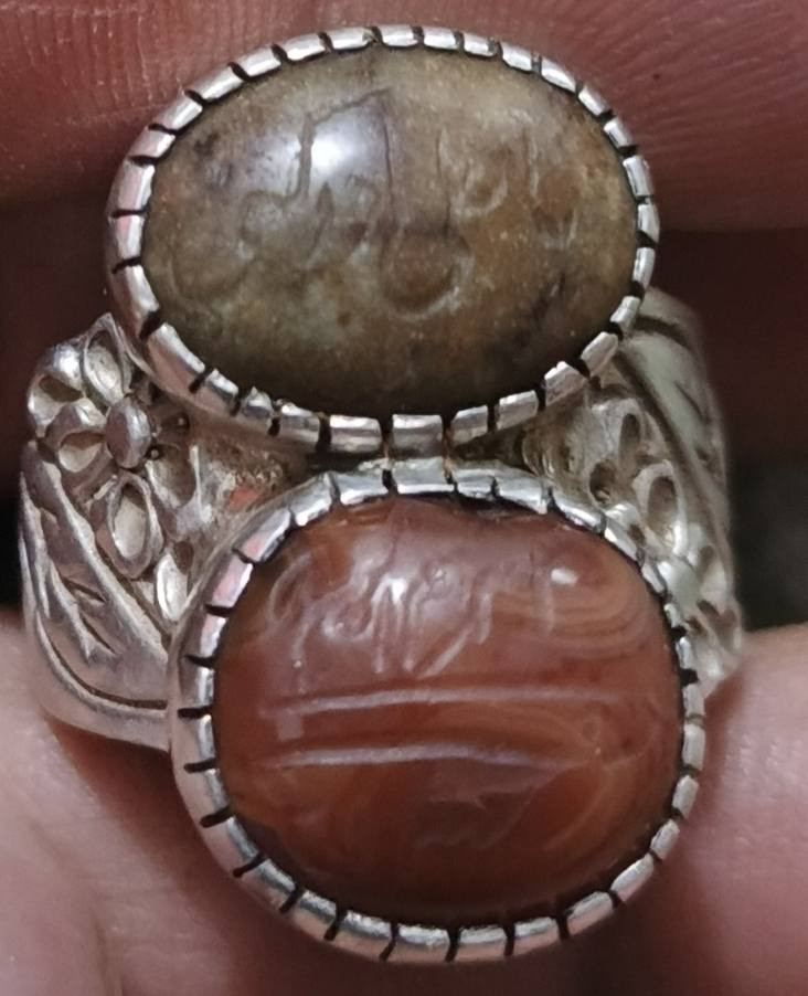 خاتم مزدوج يماني قديم حجره وصياغه قديمه وثقيلة للبيع
السعر ١٢٥ ألف مكاني نجف قريه الغدير ***********
