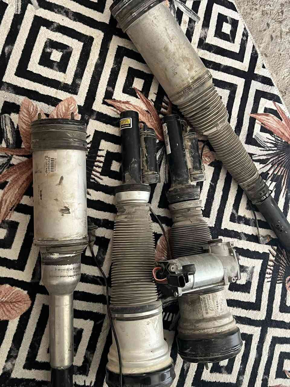 اربع جوبلسات وماطور غواصه للبيع 3 خوات الجدد واحد بي بنجر
ماطور اخو الجديد مكاني كربلاء
***********
