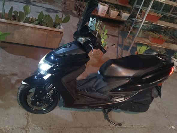 السلام عليكم شباب دراجه سكنس جيل الخامس درجه جديده بمعني الكلمه والصور هيه تحجي دراجه رمبه قبل شهر منزليهه تتعب تكول جديده
وهاذه رقمي

***********
