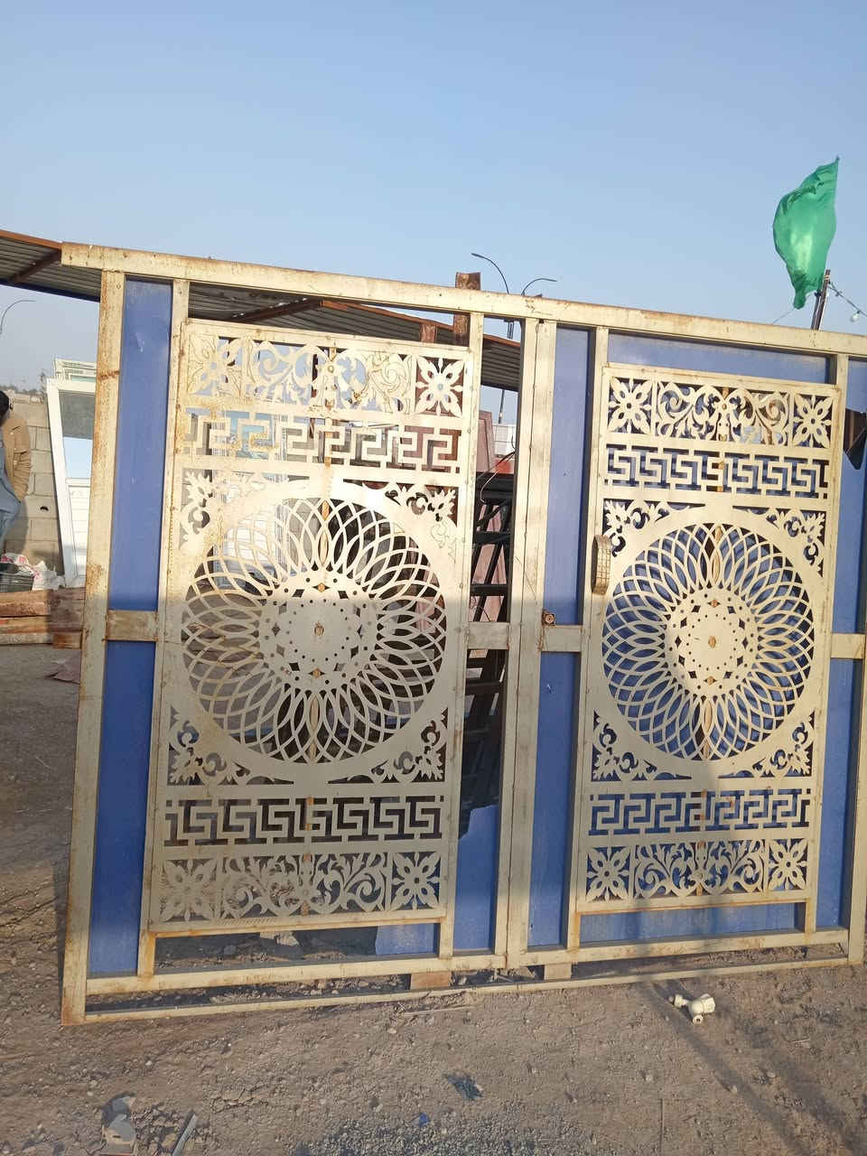 سلام عليكم بيبان ثقيل جدد
السود سعره 300 وبي مجال طول 3 متار 

والبقيه علا 175 وبي مجال طول مترين ونص

العدد 4 بيبان ذي قار شطره ***********
