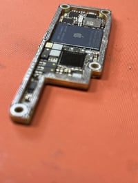 آيفون ١٦ برو ماكس • مصلح • آيسي بور