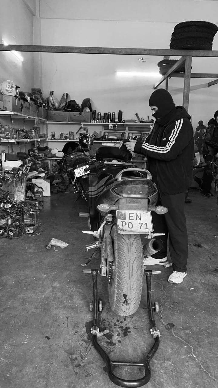 سلام عليكم انشط اف 3 للبيع موديل 2001 محرك كبس cc600دراجة مناقصلها شي غير تصعد بيها وتوكل   الكزوز عالم ثاني 🔥🔥 دراجة حيل نشطة بحيث بس تريد نمر مكاني بدهوك وسعر25  وبيه مجال كلش زين واتساب كورك ***********
