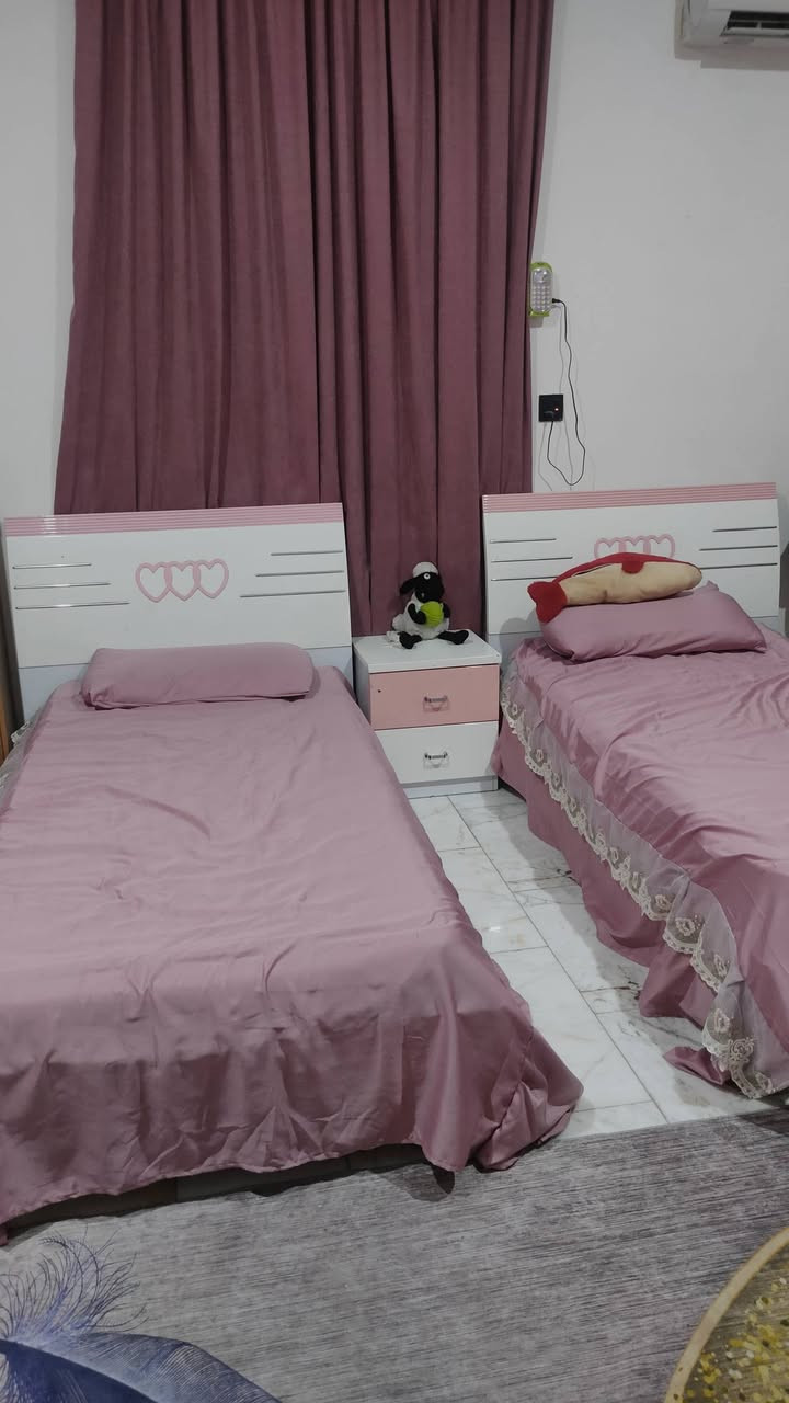 غرفه اطفال اسره عدد 2 وكنتور 3 فردات ومكتبه وكرسي للبيع ب500 الف  وبيها مجال مكاني ابو غريب خلف بانزين خانه جوهره عدنان اي استفسار  ***********
