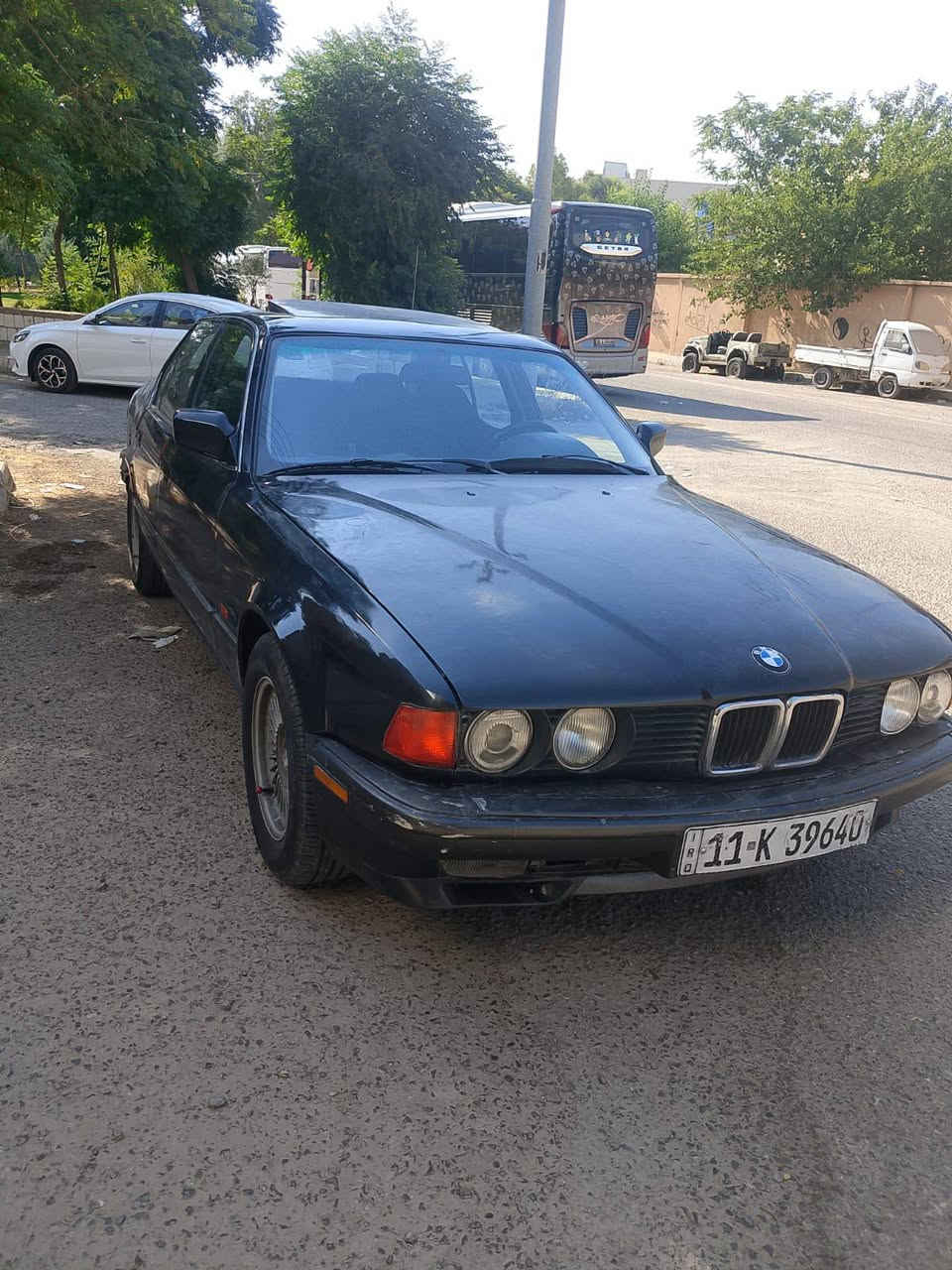 السلام عليكم للبيع بي ام دبليو موديل 92 رقم بغداد بسمي تحويل مباشر بيها صبغ عام مكان سياره سليمانيه سعر 35 وبيها مجال لشراي يتصل ***********
