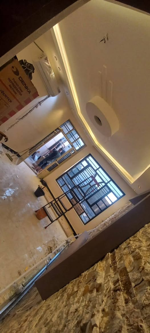 سلام عليكم
دار للبيع
حي الفرات مدخل جامعه المشرق على نفس الخدمي  مقابيل سياج المطار بناء نظيف مساحه ١٢٥ متر واجهه ٦ اله ربع مدخلين للبيت يحتوي على ٣ غرف نوم سويت استقبال وهول ومطبخ وصحيات عدد ٢ ارضى وطابق ثاني
مناور عدد ٢ واجهه مرمر الدار غير مسكون حاليا استلام مباشر من المالك تفاصيل أكثر صور البيت اتصل *********** متوفر واتساب السعر مناسب انشالله 
بدون زحمه ماريد دلال ويعرضه يمة بيع مباشر بدون وساطه مع احترامي للجميع
