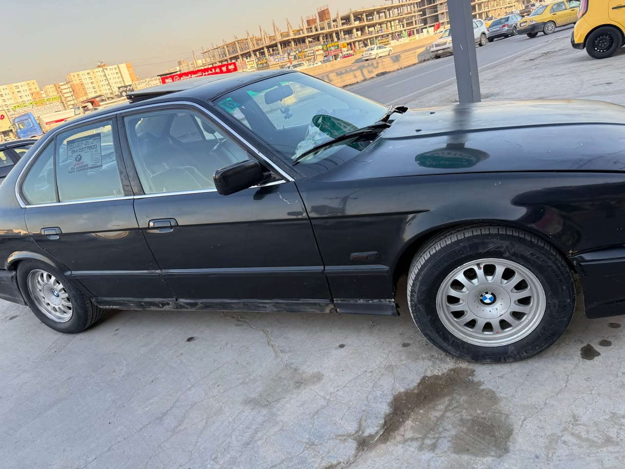 السلام عليكم 
 BMW
بي ام 535 مفتوح موديل 1991
رقم بغداد جديد باسمي 
تخم تاير 
باتري جديد
كير مكينه مكفول 
السعر47 وبيه مجال حك جيه 
سياره بيها معجون ب البنيد 
صبغته يرادله ترتيب

رقمي ***********
مكاني بغداد ناحيه الوحده
