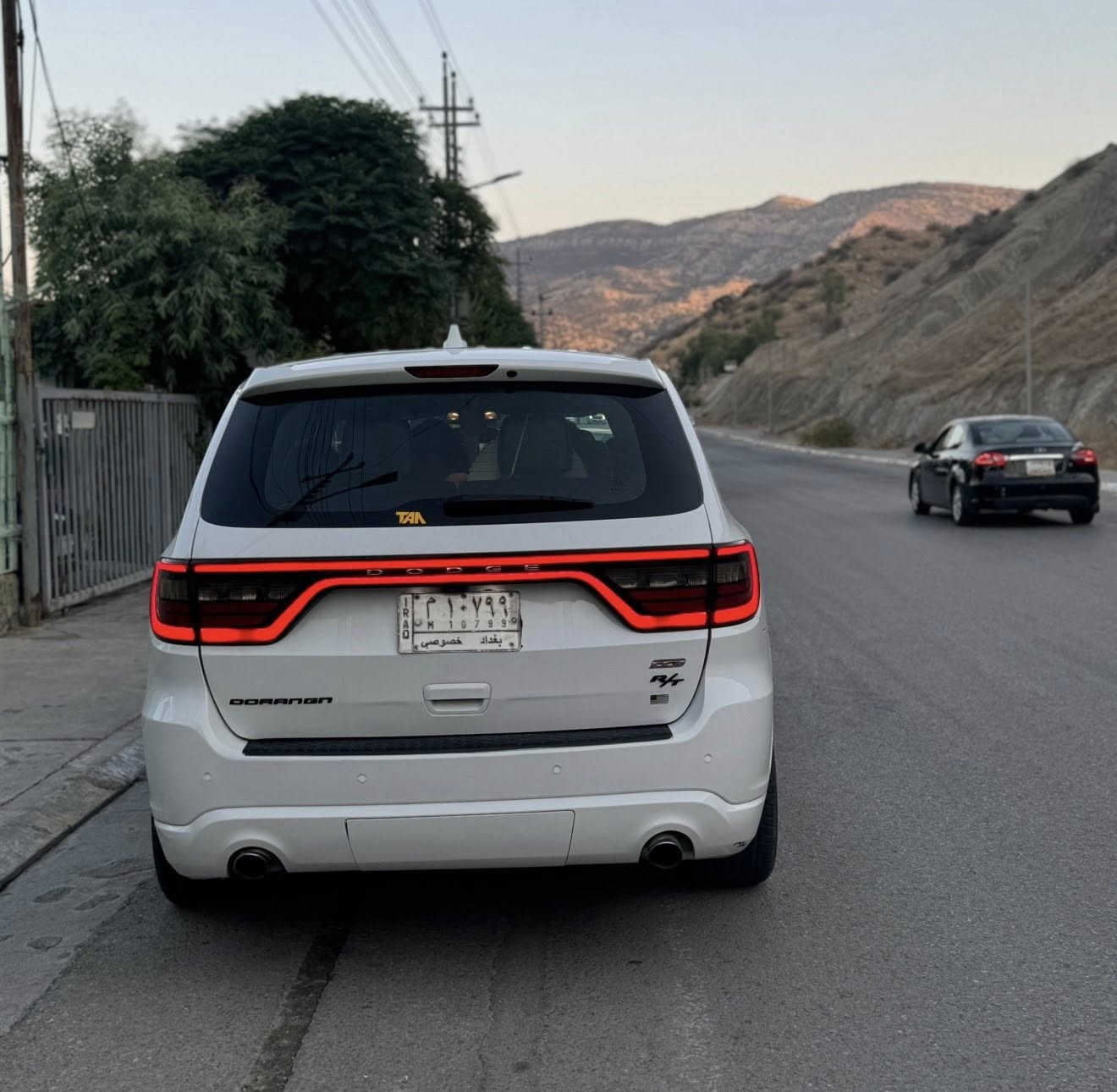 السلام عليكم
دورنكو 2018 .  RT. 5700 حادثه امريكا الجاملغ ال ايسر امبدل. السياره صار بيه. حادث بسيط. بل عراق دعاميه وطكن الايرباكات وحدثته  2023.   

 السياره. عليه برمجه. متكامله فتح سرعه ومراوح وحماوه. . بلكات. ريسنك. ولف حماوه ريسنك عبوه فيتبم جديده 

—————————————————————-

#الــمــواصــفـــات :-

{1} محرك 8  سلندر 5700  هيمي 

{2} كشنات جلد (اصل)

{4} كاميرا دواره ستيرن

{5} شاشه كبيرة للتحكم في ايعازات 

{6} تبريد 3 قطع

{7} لايت زنون 

{8} عداد المسافات160 الف ميل

{10} سستم صوت متكامل

{11} تحكم سترين جهتين شفتات

{12} نضام ABS مانع انزلاق

14 كشن كهرباء

{15} جنطة كهرباء

{16} بصمة 2 باب

{17} اشاير بالمري

{18} تشغيل عن بعد

{19} حساسات خلفية اصل

{21} كشنات تدفئه تبريد و ستيرن تدفئة 

22 فتحة سقف

{

السعر260

_______

. 

***********

مكان السيارة بغداد الدوره
