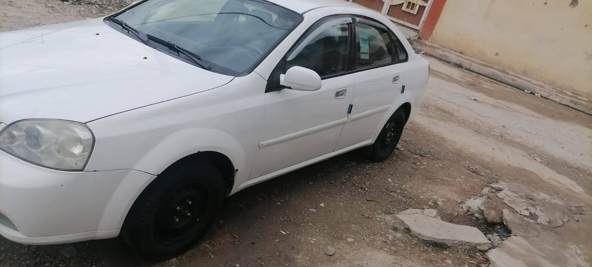 السلام عليكم 
سيارة اوبترا گير عادي موديل 2004 للبيع  رقم نينوى دولي سنويه لل 2029 صاحبها الشرعي بل موصل شرط التحويل كابون بانزين بيها محرك نضيف وگير نضيف طخم تواير جديد باتري جديد ضرر السيارة اثر تحرير موضح بل سونار شرط بدون دواخل السيارة داخلها نضيفف
السعر 67وبيها مجال 
للتواصل 
***********
***********
