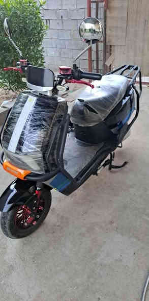 السلام عليكم ماطور شحن للبيع ماطور بعده جديد بل كارتون مستعمل شي قليل نضيف مابي اي نقص كله شغال اشاير لايت عالي ناصي نضام بك R  عدسات عالي ناصي ماطور مدرع بل كامل + جنطه خلفيه   سرعته ٩٩ عدد البطاريات 6 كبار شرط تفحصه يله تاخده  وسويجات +  وبصمه سعره 750 الف بي مجال 
شعندك مرواس نزل 
***********
