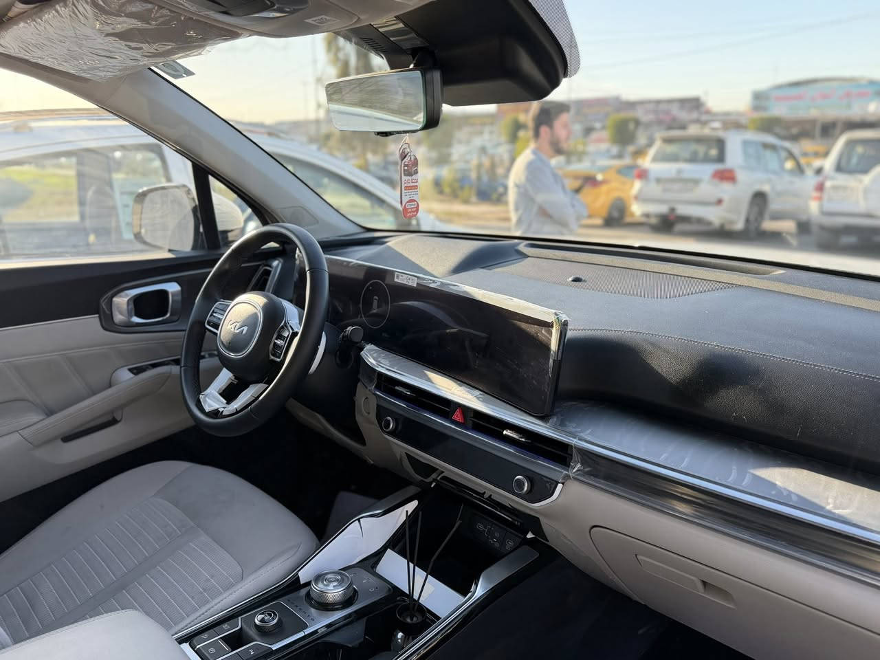 سورنتو 2025 للبيع
ماشية 9000
السيارة كفالة عامه من كلشي بعدها لزكات الشركة
فول مواصفات عدا البانوراما
داتا شو 
شاشة متصلة 
مرأة وسطية كامره
كشنات كهرباء 
حساسات اماميه خلفيه
كير ماوس 
صندوق كهرباء
وبعد بيها مواصفات معروفة
مكان السيارة بغداد زيونة
سعرها 49 مليون وبيها مجال 
***********
