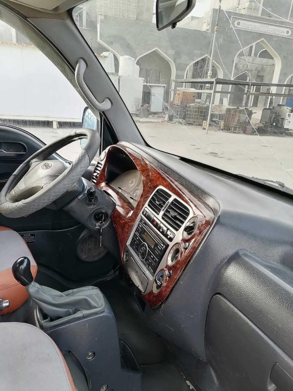 السلام عليكم كية حمل موديل ٨ مكينة وشاصي جديد ٧٧ وبيها مجال العنوان كربلاء الرقم ***********
