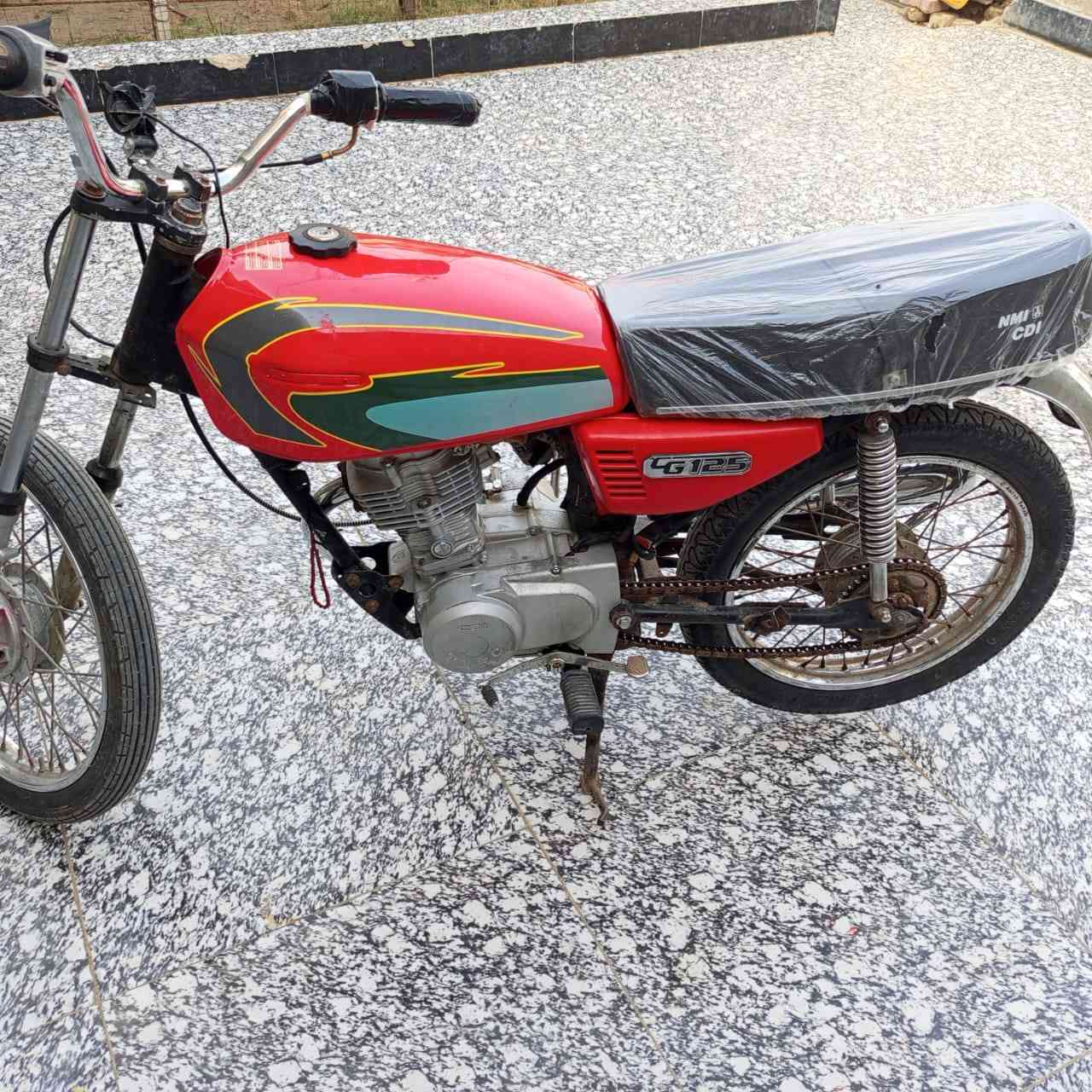 السلام عليكم دراجه ايرانيه للبيع بدون اوراق قبق صينيه جديد موجود السعر 450 وبيها مجال العماره ***********
