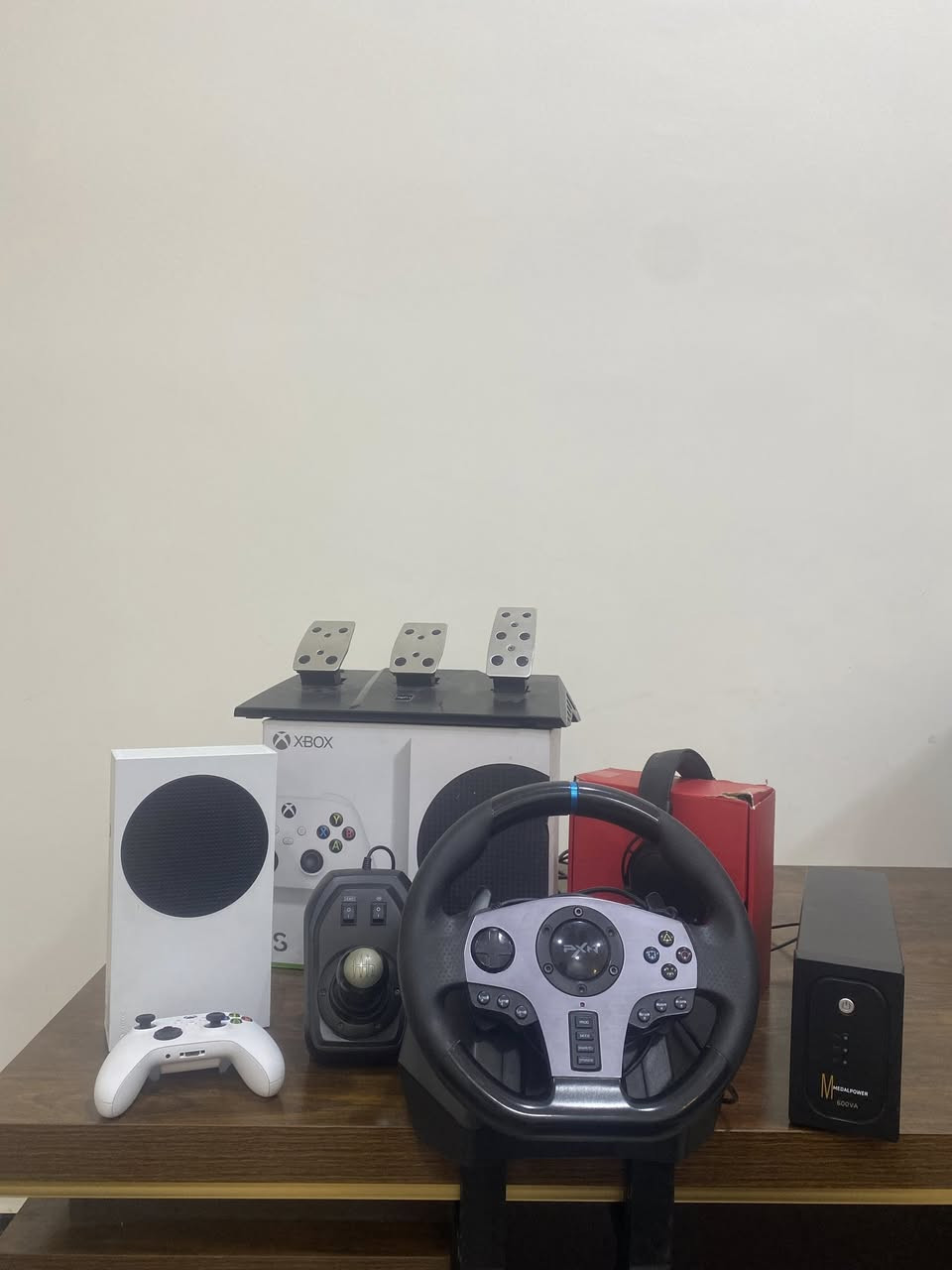 سلام عليكم
أكس بوكس سيريس أس 
ذأكرة 512 
استعمال أقل الأسبوعين 
وياه جوستك أصلي 
استيرن pxn 
كير عادي
دواسات 
سماعة هايبر اكس
يو بي اس 600VA 
بي اشتراك كيم باس شهرين
الألعاب الي بي GTA5 فيفا 2025 فورزا 
وياه ميز كيمنك وكرسي كيمنك تدليك واناره 
السعر خاص 

*********** واتساب فقط
