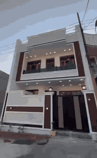 عرض اليوم — بيت عائلي راقي موقع هادئ، وقريب من المدارس والخدمات. الصال...