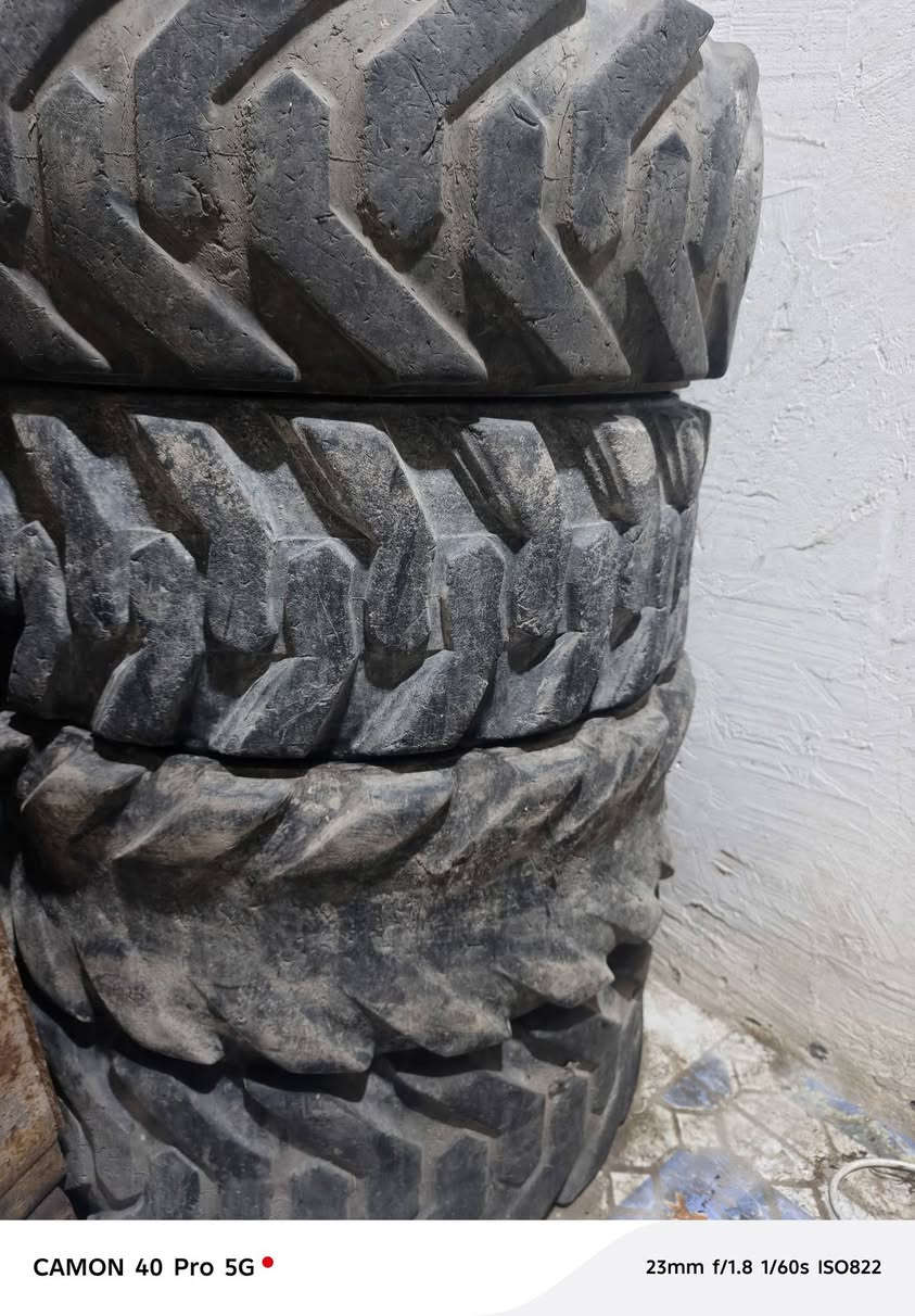 سلام عليكم تايرات شفل البيع تخم كاملا ت هنه وركاته سعره 6ورقه ***********
