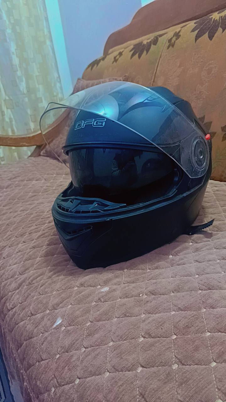 سلام عليكم خوذة للبيع من شركة DFG تجي فج قلاب ونضارة شمسية وأماكن تهوية سعر 30 الف وبيها مجال رقمي *********** مكاني بغداد الحسينية الراشدية

