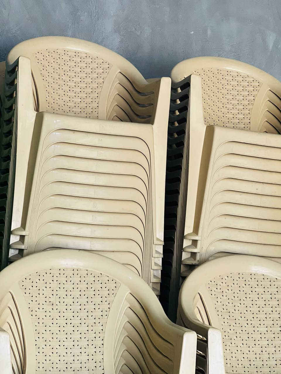 كراسي عدد 200 للبيع استعمال قليل
للتواصل ***********
