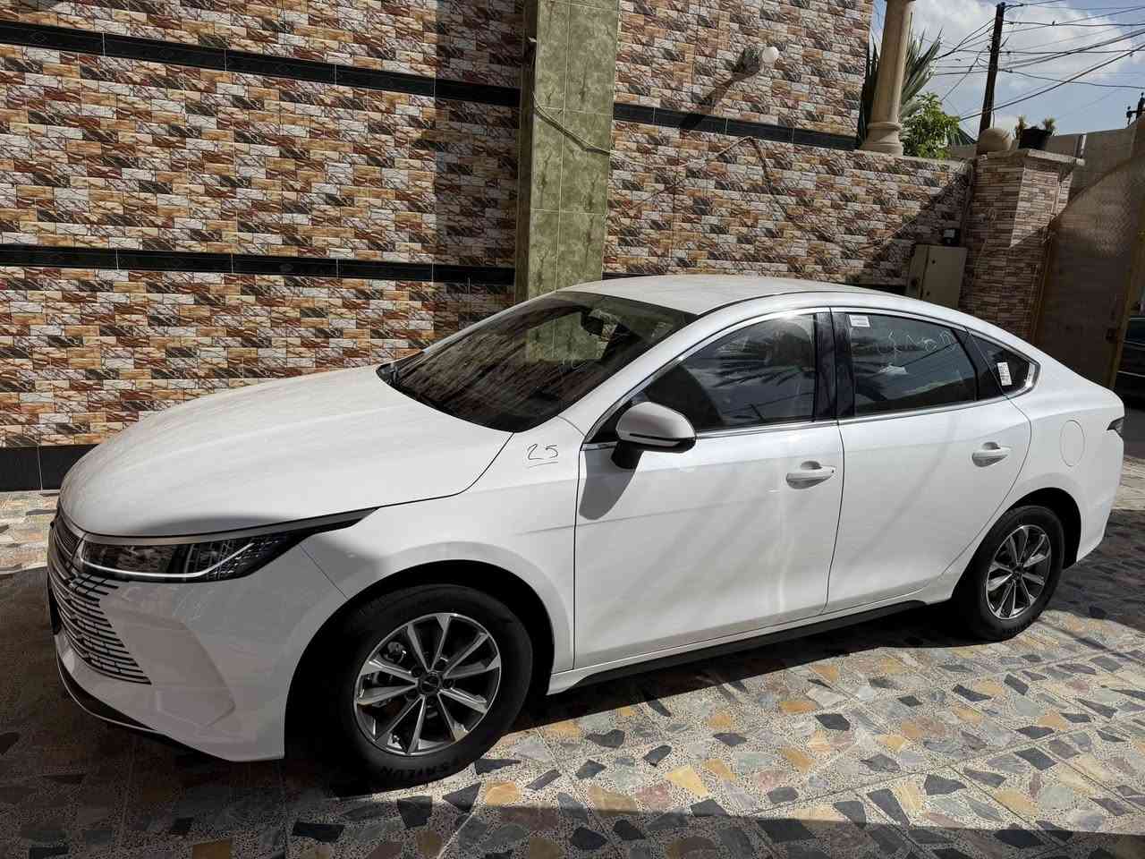 السلام عليكم 

بي واي دي 
دستروير 2025 
مستخدمة 3 الف 

شاشة قلاب 
داخل ابيض 
السيارة وضعية الشركة مكفولة 

عدة كاملة مع شاحنة 
السعر 18200 وبيها مجال  

مكاني بغداد البلديات 

***********
