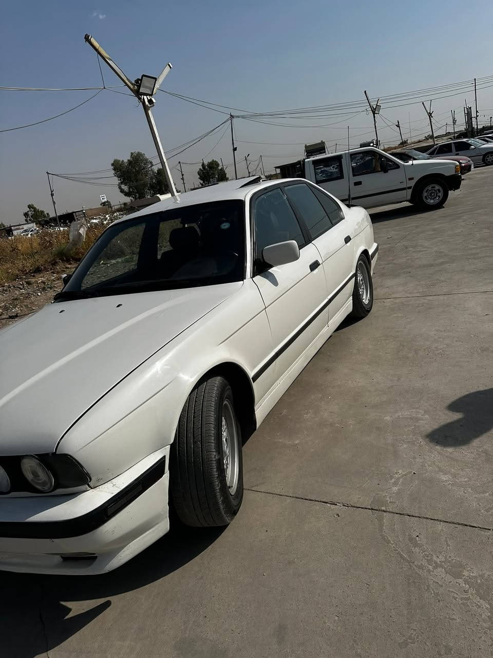 بيم 525 اصل 
1992 
كير عاد كير مكينه طخم تبريد كله بشرط  غرفه جديده كص 
كلشش جاهزه السياره 
*********** السعر 55  مكاني الموصل
