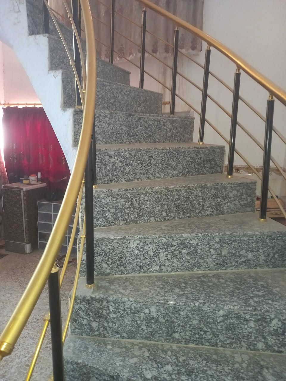بيت لبيع مساحه ٢٠٠ حله ورديه استفسار ***********
